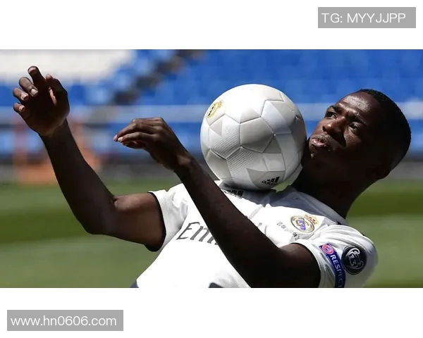 维尼修斯引领新风潮：从天赋少年到世界足球巨星的蜕变之路